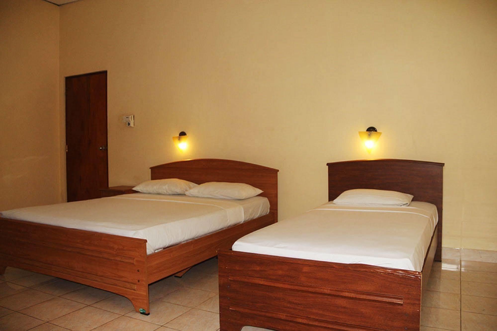 Hotel Red Rose Negombo Exterior photo